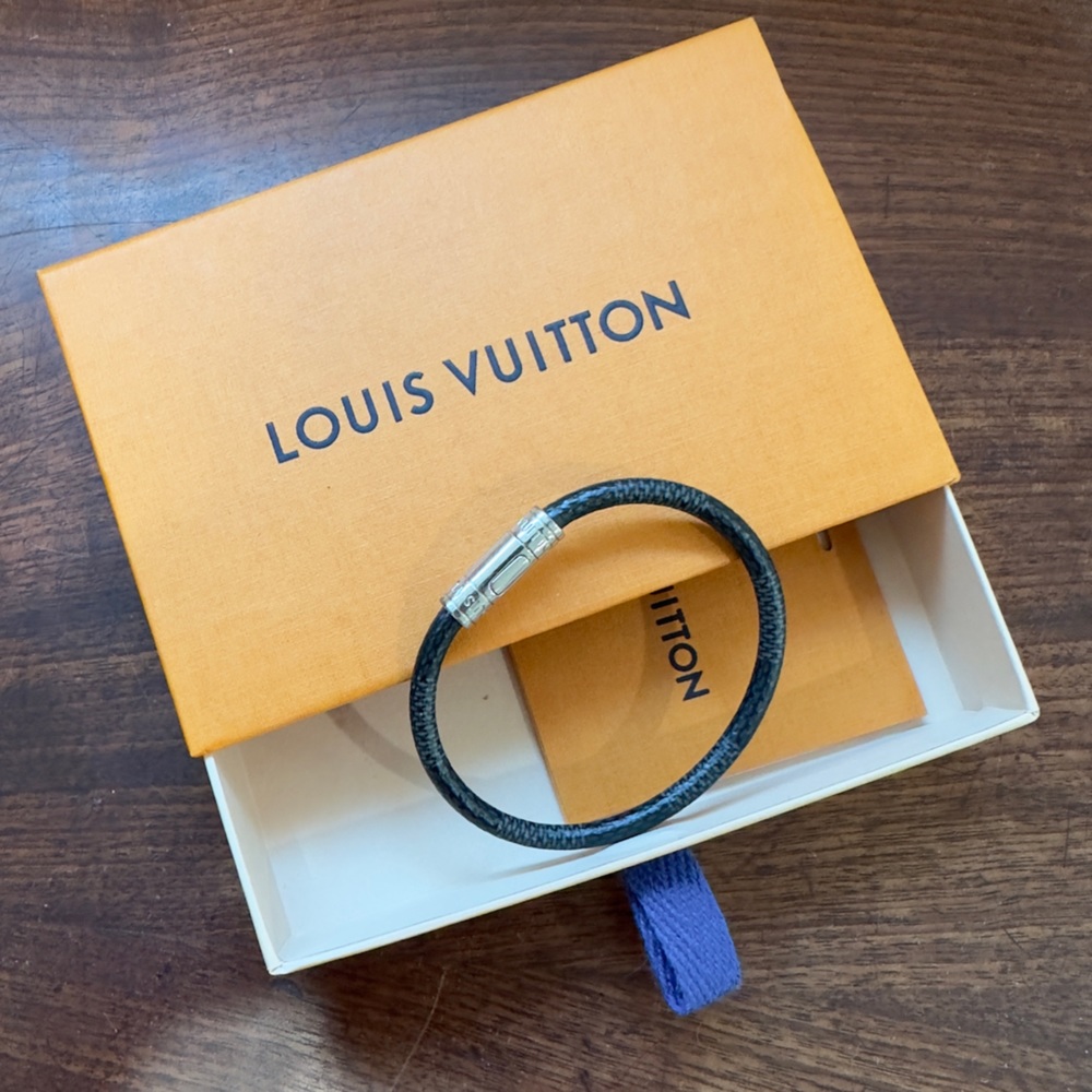 Authentic Louis Vuitton Damier keep it bracelet